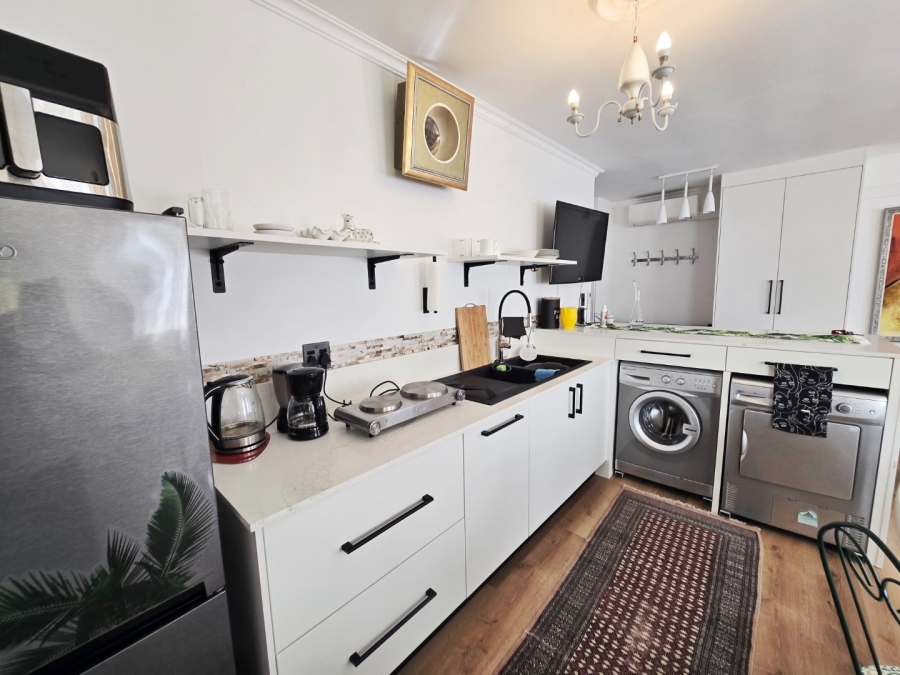 1 Bedroom Property for Sale in Sedgefield Central Western Cape